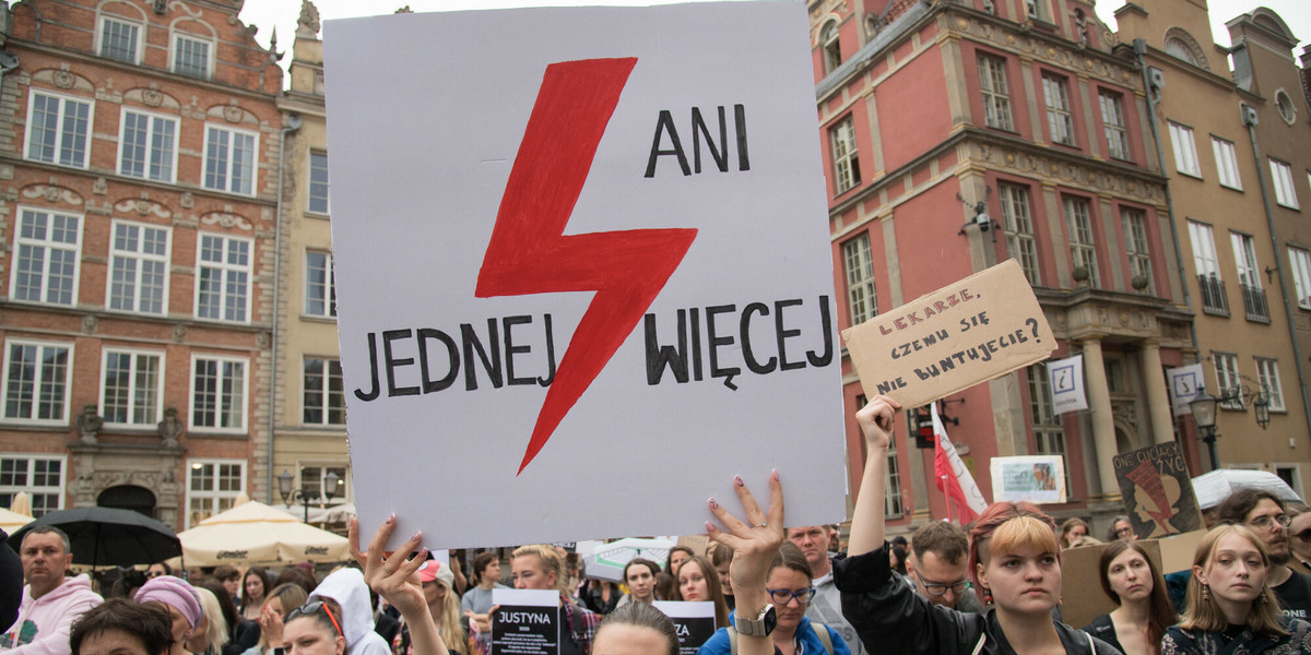 Po zaostrzeniu prawa antyaborcyjnego Polki wyszły protestować na ulice