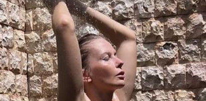 Żona Cezarego Pazury pozuje i w seksownym bikini, i topless... Oj, słoneczko przysmażyło [FOTO]