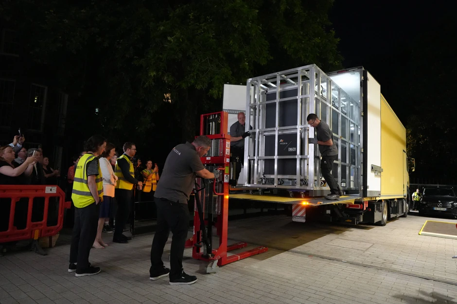 Za transport dela korišćen je posebno izrađen sistem zaštite.