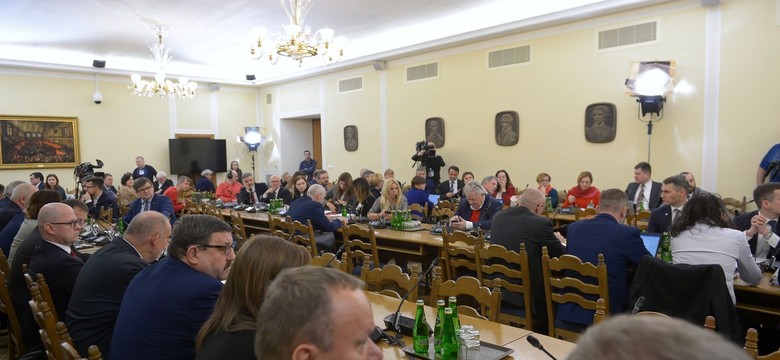 PiS odrzucił większość poprawek Senatu. W tym 80 mln zł na psychiatrię dziecięcą