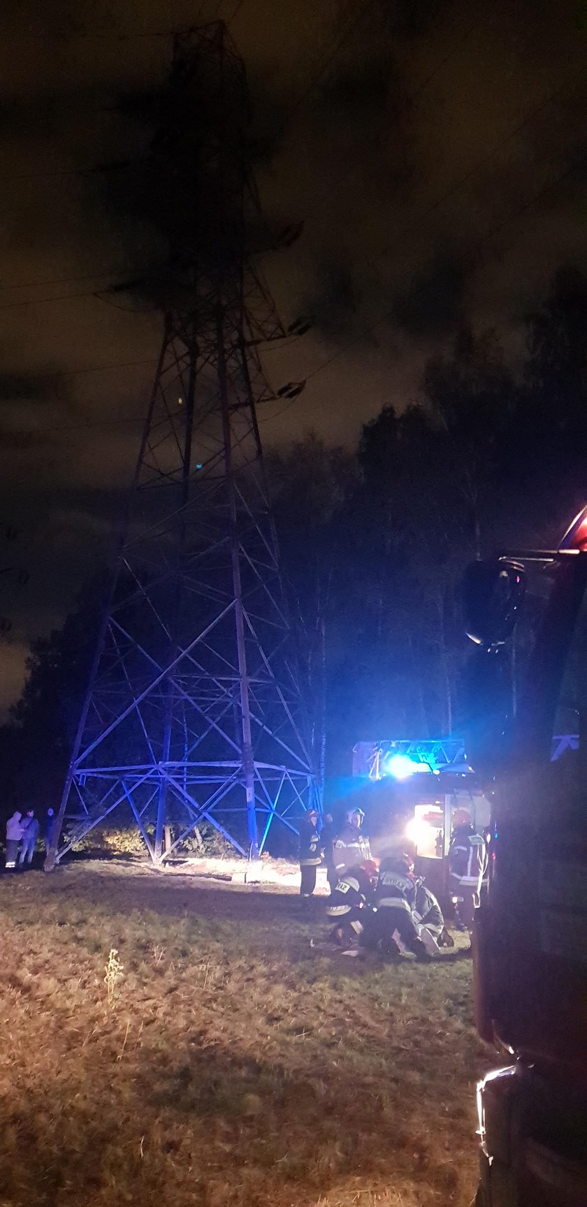 Łódź: mężczyzna porażony prądem na słupie wysokiego napięcia