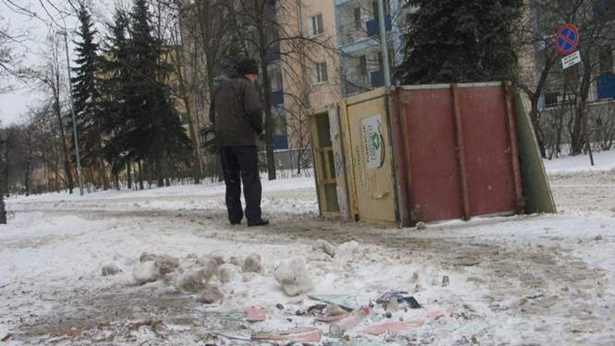 "Dziennik Wschodni": Po pobiciu funkcjonariusza mieszkańcy Chełma żądają od policjantów zdecydowanych działań. Ci mówią nieoficjalnie: Zero tolerancji dla młodych bandytów. Chcą wojny, to będą ją mieli.