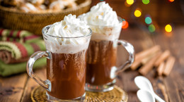 Sezonowe kawy i gorące czekolady to prawdziwe bomby kaloryczne