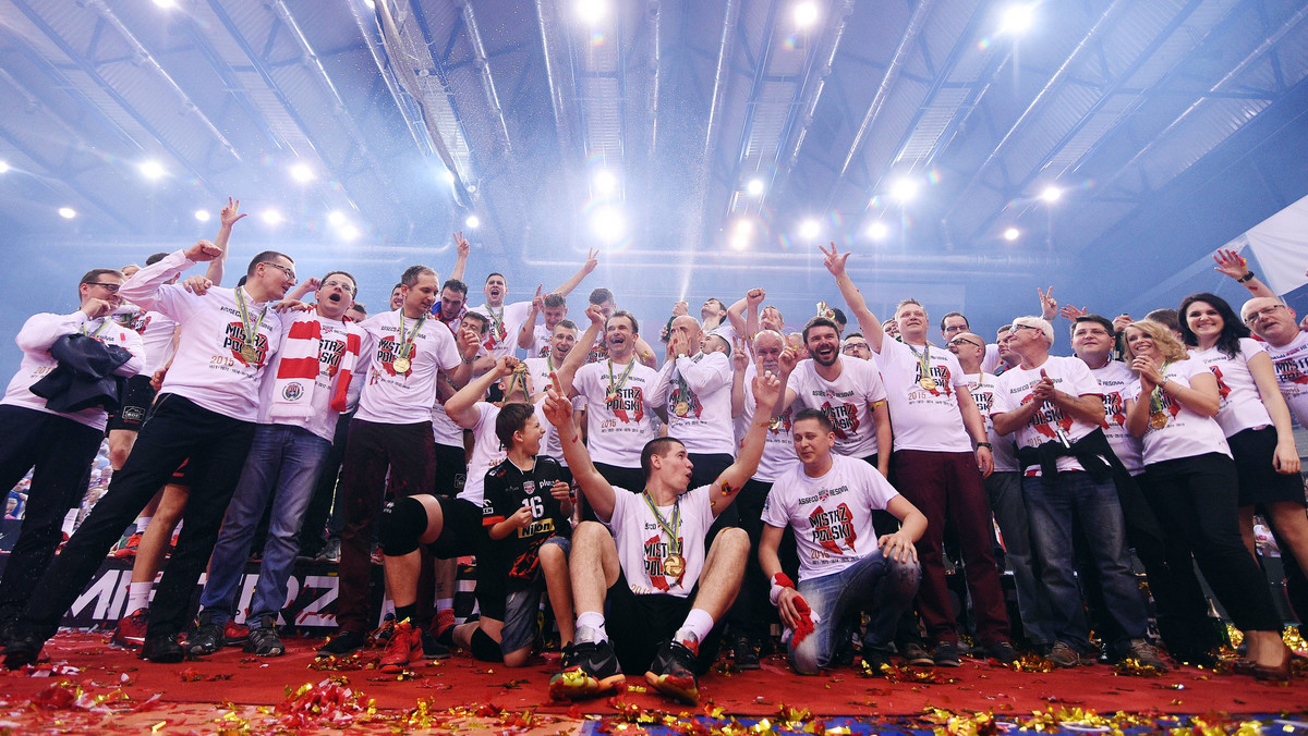 Po raz trzeci mecz o Superpuchar siatkarzy odbędzie się w Poznaniu. O trofeum 28 października o godz. 20.30 powalczą Asseco Resovia Rzeszów i Lotos Trefl Gdańsk. To też dwie najlepsze drużyny poprzedniego sezonu PlusLigi.