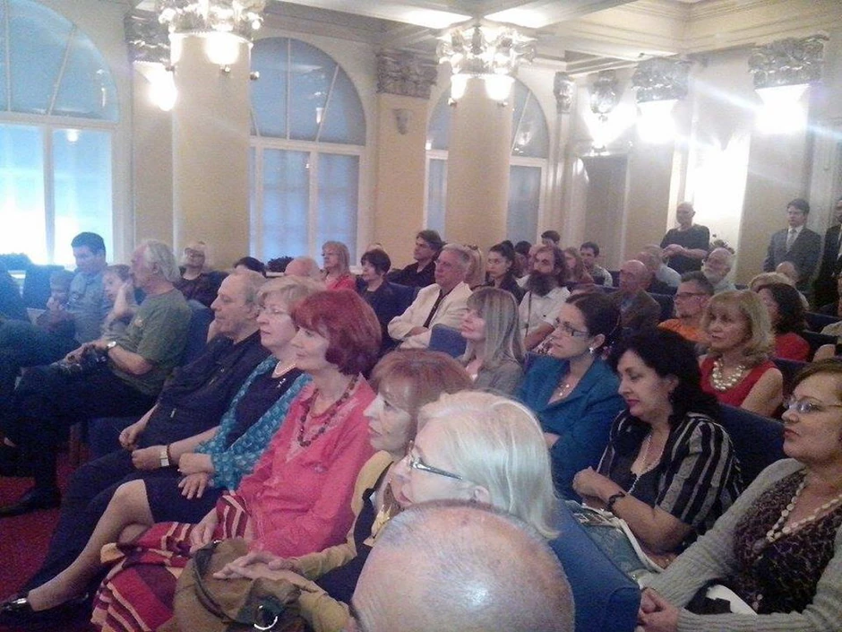 Brojna publika na izložbi za samo jednu sliku