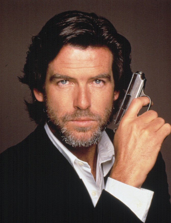 Pirs Brosnan kao Džejms Bond