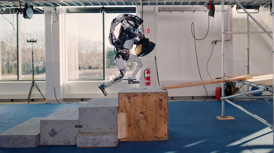 Robot Atlas robi fikołki. Jak firma Boston Dynamics tworzy mechanicznego człowieka i co chce osiągnąć? (fot. Boston Dynamics)