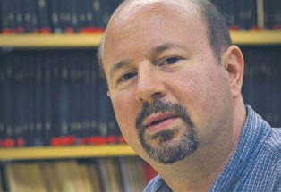 Asymetryczna wojna. Biznes prowadzi obłudną kampanię dezinformacji [WYWIAD]