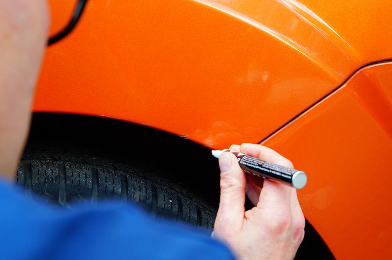 Test flamastra na rysy. Czy Quixx Pen rzeczywiście usuwa rysy? A może