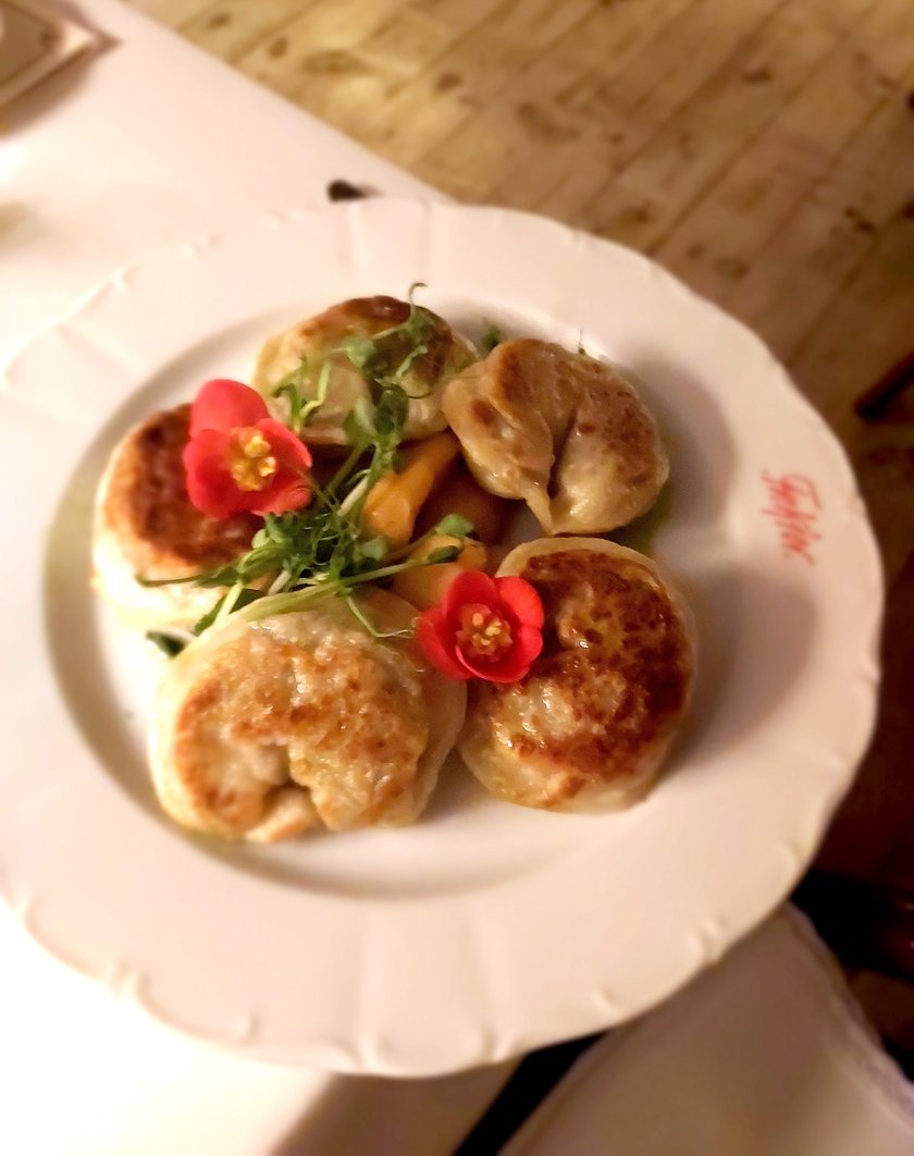 Pierogi od Magdy Gessler czy od Ewy Wachowicz? Restauratorki nie mają tego samego przepisu na ciasto. O jaki składnik chodzi?