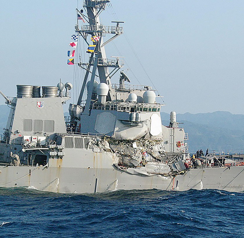 Amerykański niszczyciel USS Fitzgerald zderzył się z należącym do Filipin statkiem handlowym