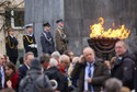 Uroczystości z okazji 80. rocznicy wybuchu powstania w Getcie Warszawskim przed Pomnikiem Bohaterów Getta w Warszawie