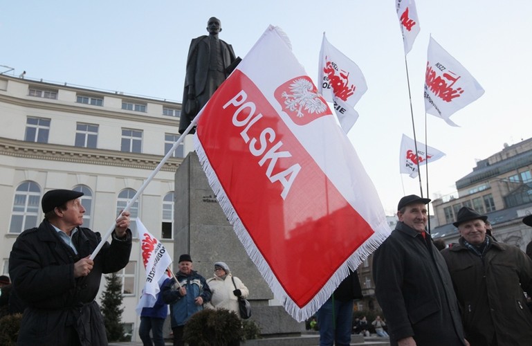 Manifestacja zorganizowana przez PiS w proteście przeciwko planom rządu dotyczącym wydłużenia wieku emerytalnego.