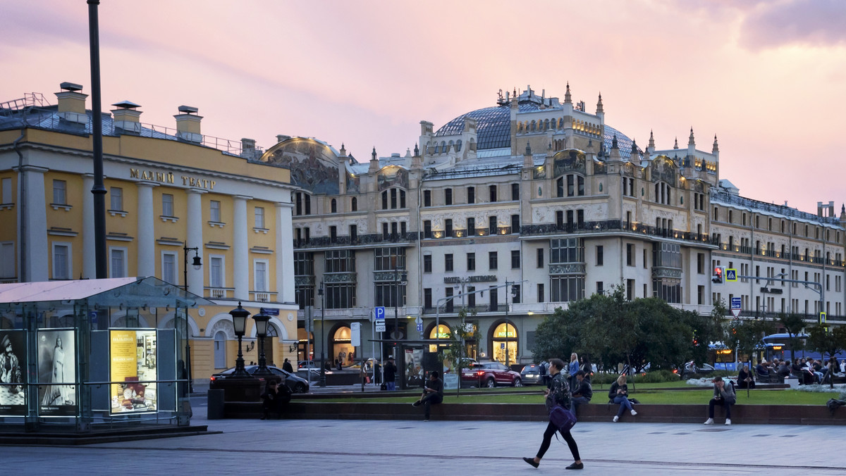 Jeden z najbardziej znanych moskiewskich teatrów planuje wystawić w nowym sezonie sztukę opartą na powieści ministra kultury Rosji Władimira Medinskiego" - informuje portal RBC. Roboczy tytuł to "Saga Smoleńska. Zadośćuczynienie".