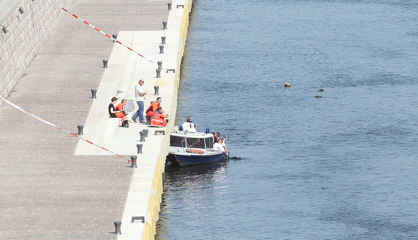 Tragiczny finał poszukiwań Zbigniewa J. (†31 l.) W poniedziałek tuż przed godziną 9 policjanci z komisariatu rzecznego wyłowili ciało mężczyzny z Wisły.