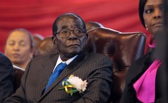 Najstarszy dyktator świata ustąpił ze stanowiska. Robert Mugabe nie jest już prezydentem Zimbabwe