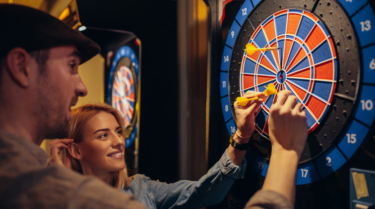 A darts a szociális képességeket is fejleszti, mivel általában többen szoktuk játszani/Fotó: Shutterstock