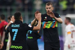 Nieudany powrót Mourinho do Mediolanu. Cudowny gol Sancheza [WIDEO]