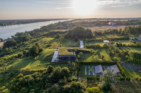 Dom 35.35 malowniczo usytuowany na nadwiślańskiej skarpie