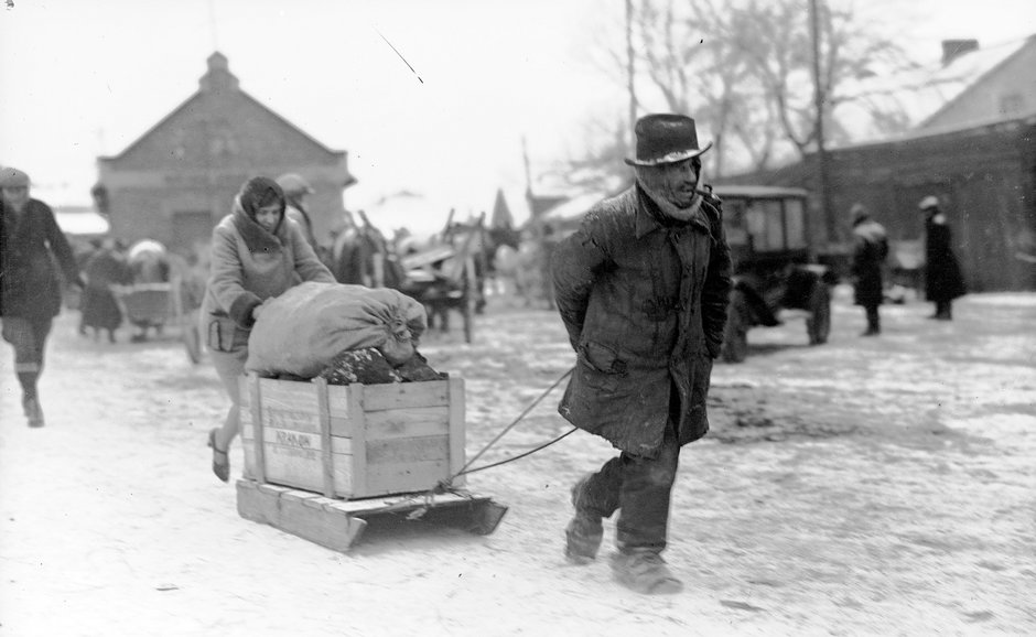 Sanie z węglem w Krakowie w lutym 1929 r.