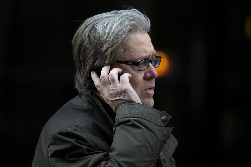 Stiven Benon na putu ka izlaznim vratima Bele kuće