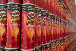Kultowe chipsy Pringles będą produkowane w Polsce. Zobacz zdjęcia nowej fabryki