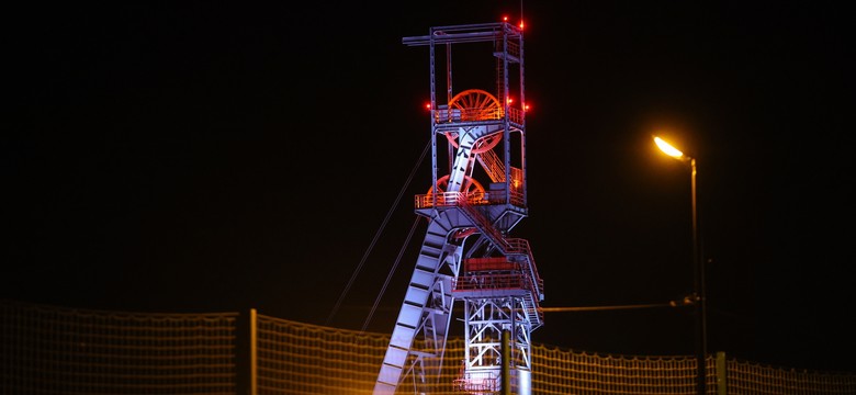 Wstrząs w kopalni Knurów. Trwa akcja ratownicza, z jednym górnikiem nie ma kontaktu