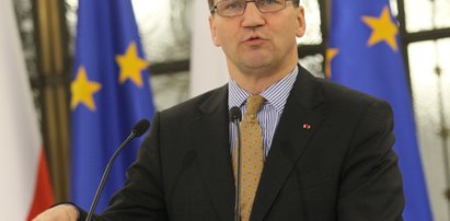 Tak Sikorski wyłącza mikrofon, gdy jest mowa o WSI i prezydencie