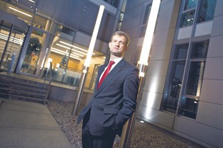 Tony Machin - Brytyjski major porządkuje Expandera