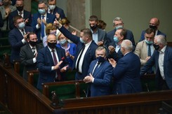 Przepadł wniosek o odwołanie ministra Czarnka. Wcześniej burzliwa debata w Sejmie