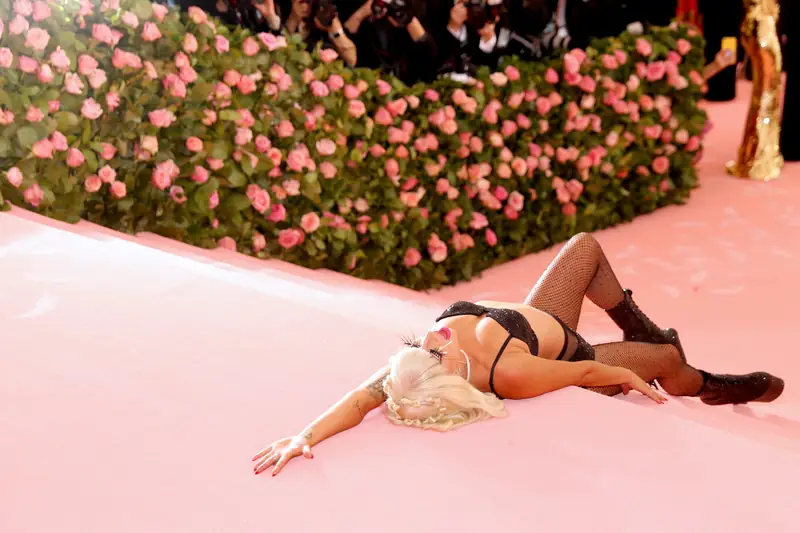 Lady Gaga bierze udział w  The 2019 Met Gala (Zdjęcie: Kevin Tachman / MG19 / Getty Images)