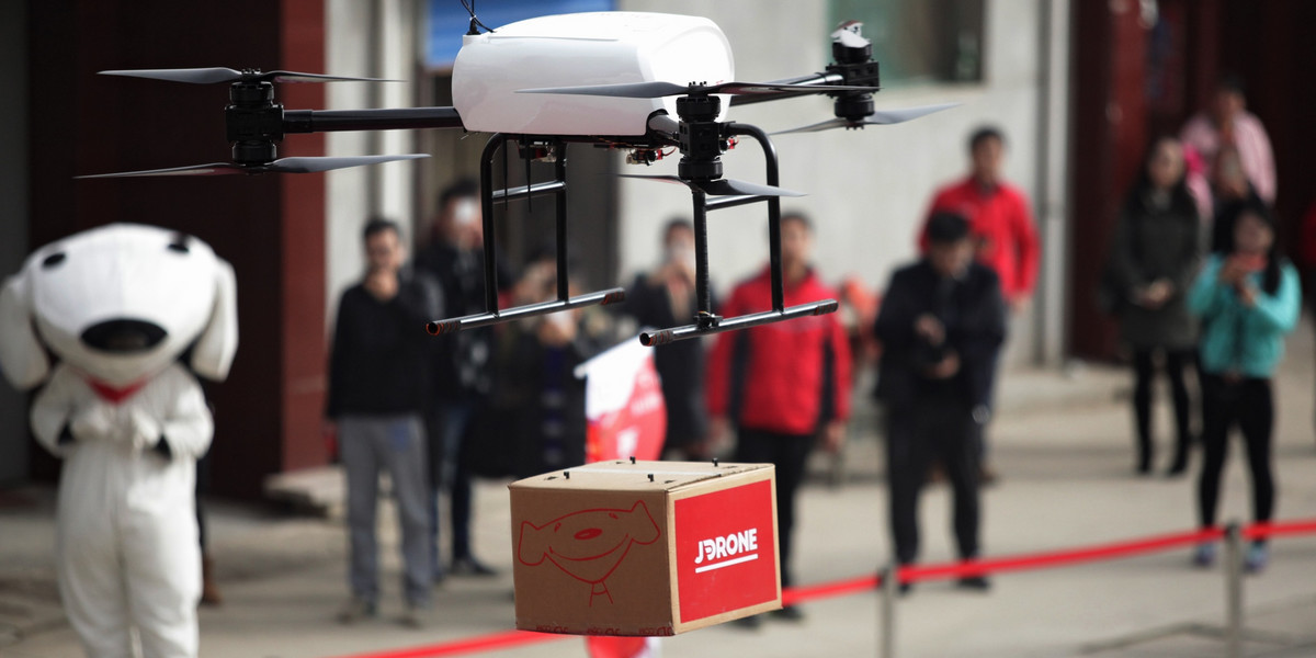 Chiński gigant e-handlu JD.com testuje od pewnego czasu drony do przewozu przesyłek. Chce dostarczać nimi zamówienia od 2017 roku