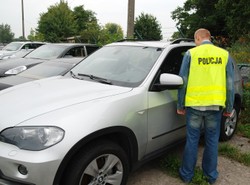 Warszawski komis pełen kradzionych limuzyn