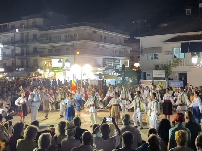 Rasprava na mrežama zbog folklora u Paraljii
