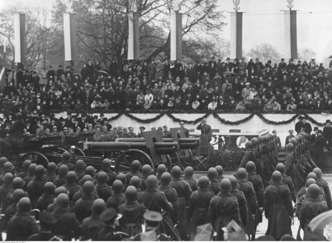 Obchody miały głównie militarny i urzędowy charakter.