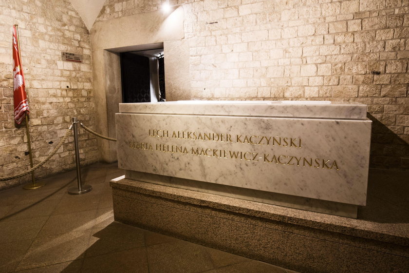 Sarkofag Lecha i Marii Kaczyńskich na Wawelu