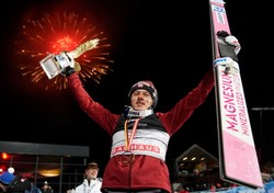 Doskonały, perfekcyjny, najlepszy! Kubacki wygrał w Bischofshofen i cały Turniej Czterech Skoczni