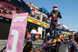Verstappen wygrał GP Francji. Leclerc wypadł z toru i uszkodził bolid