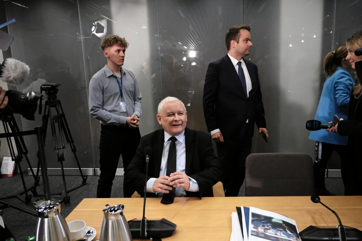 Jarosław Kaczyński wniósł do szefa komisji sejmowej ds. afery wizowej wniósł o zmianę terminu przesłuchania na czas po wyborach do PE