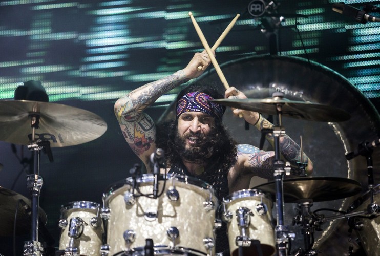 Tommy Clufetos podczas koncertu w Budapeszcie