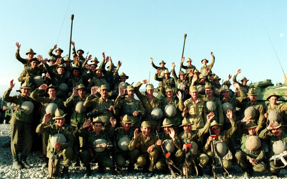 Jeden z ostatnich radzieckich oddziałów wycofujących się z Afganistanu w lutym 1989 r.