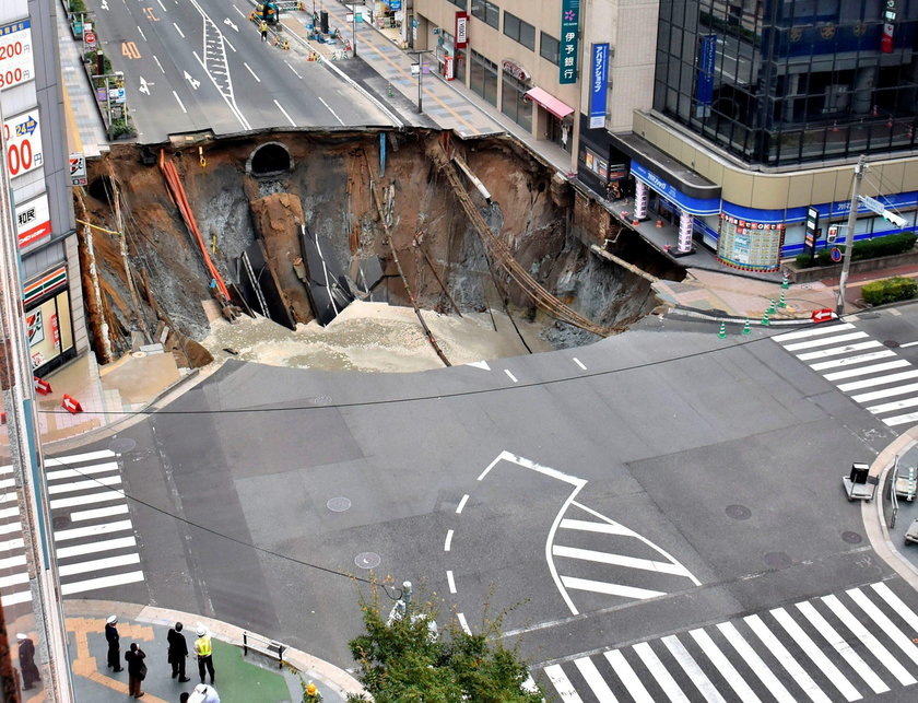 Gigantyczna dziura w centrum miasta. Po tygodniu stało się coś niewyobrażalnego!