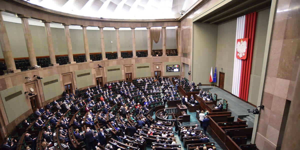 Posłowie zajęli się w piątek 7 października cenami prądu.