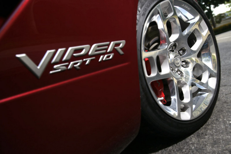 Dodge Viper SRT10 nie zamierza zejść ze sceny
