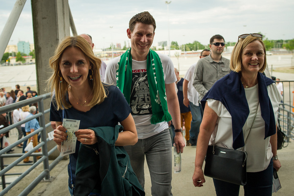 Publiczność na koncercie Roda Stewarta w Atlas Arenie w Łodzi