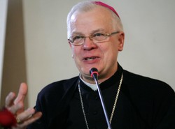 Abp Michalik: Kochamy niemieckiego papieża