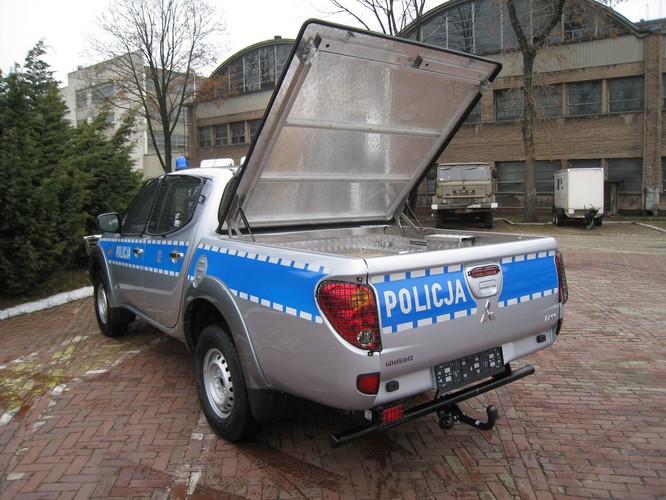 Japońskie radiowozy będą służyć terenowym jednostkom policji w całej Polsce podczas akcji prewencyjnych, zamieszek i rozruchów oraz standardowych patroli