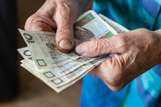 ZUS krytykuje dodatkową waloryzację emerytur