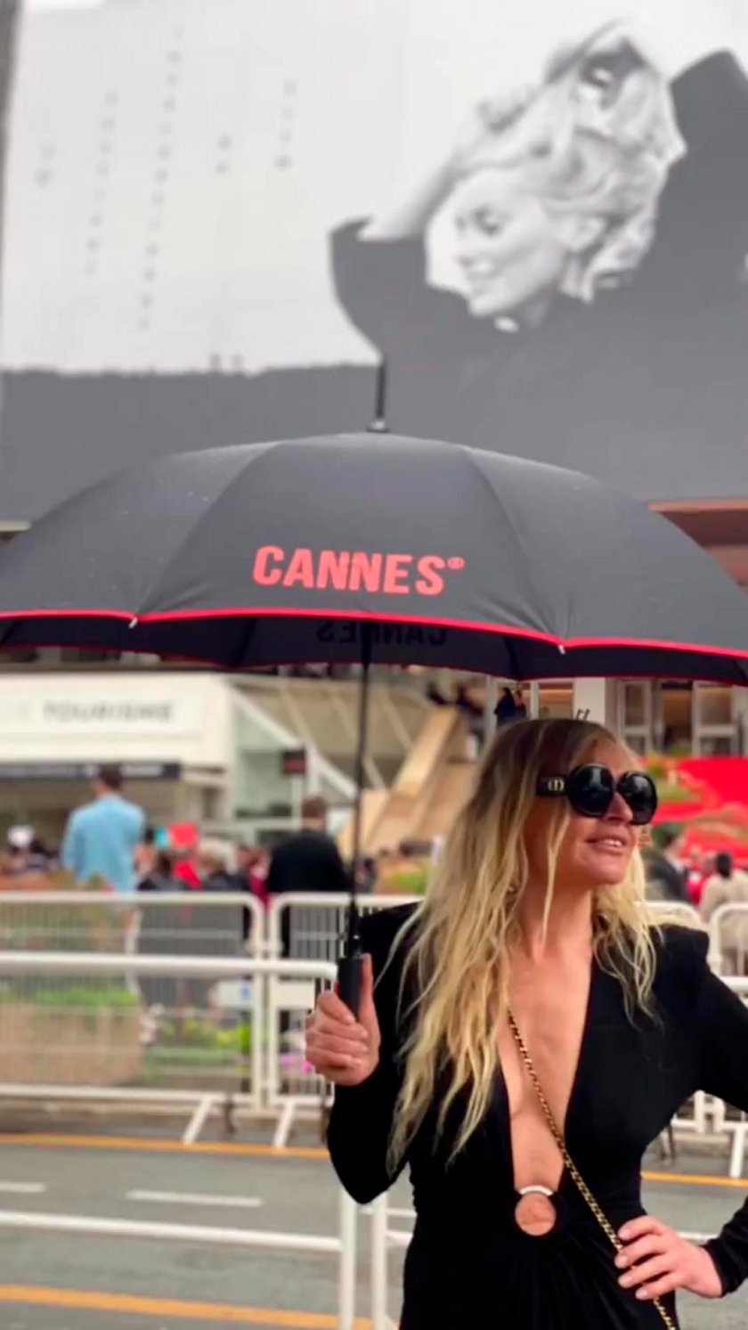 Monika Olejnik narzekała na deszczową pogodę w Cannes. 