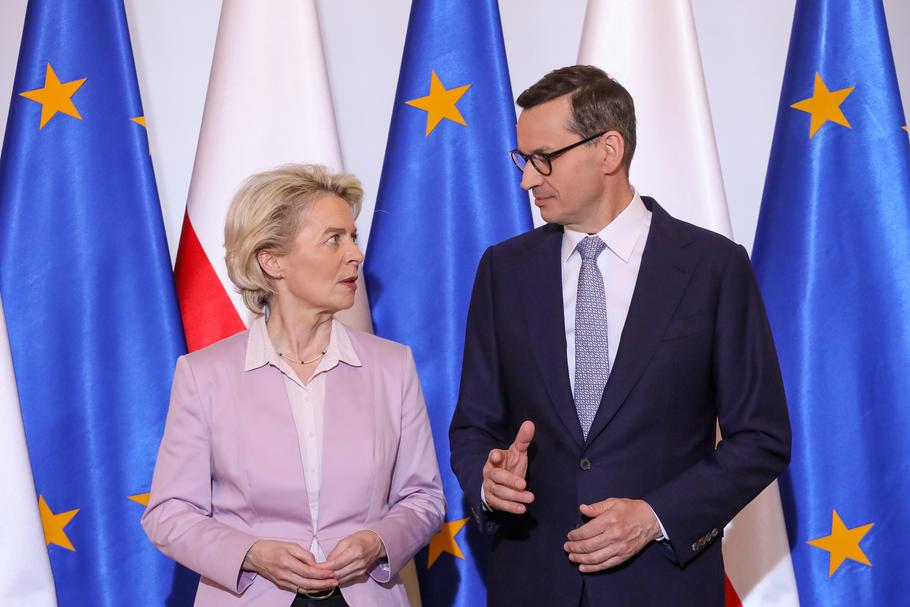 Komisja Europejska zaznaczyła, że Polska dostanie pieniądze z KPO, jeśli wypełni „kamienie milowe”, czyli kluczowe zobowiązania podjęte w obszarze praworządności